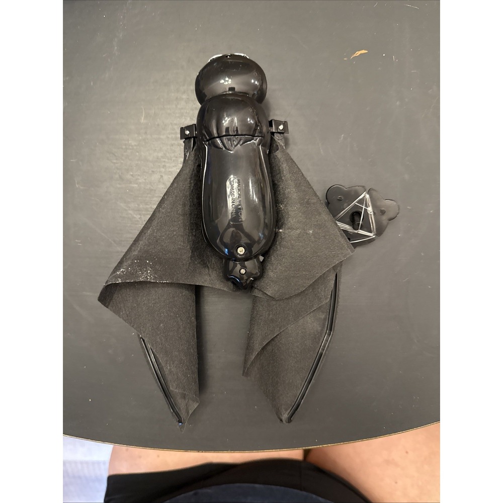2002 Gemmy Halloween Flying Bat Decor Spooky Vintage - Picture 10 of 10
